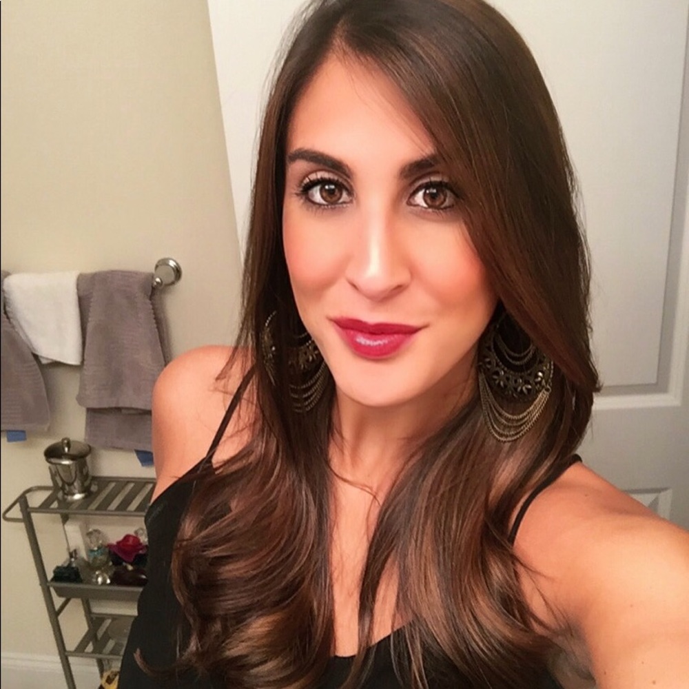 Meet your Posher, Danielle